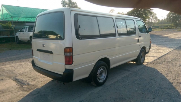 รถตู้ Toyota Hiace