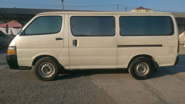 รถตู้ Toyota Hiace