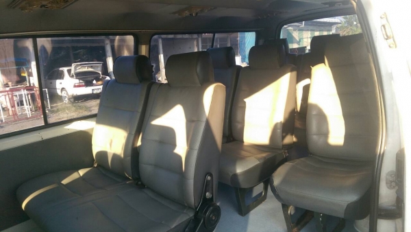 รถตู้ Toyota Hiace