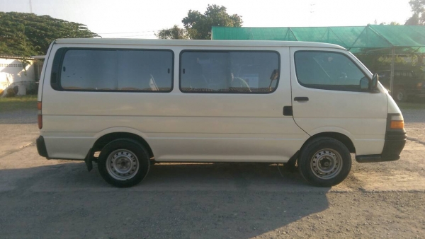 รถตู้ Toyota Hiace