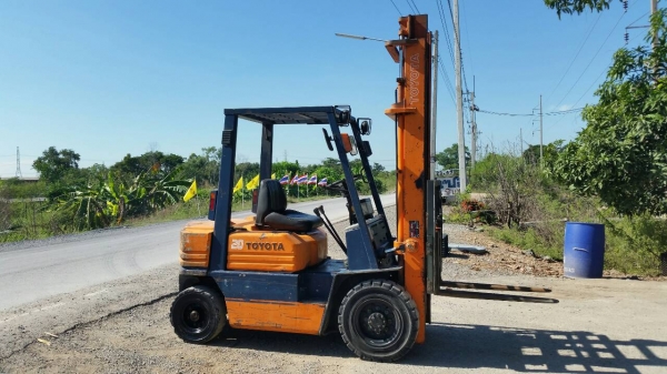 ขายด่วนรถยก TOYOTA 5FGยก2.0ตันเสาสูง4เมตรยางตันหน้าหลัง4เส้นรถนอกนำเข้ายังไม่เคยใช้งานในเมืองไทยเลย=รุ่นใหม่ขายถูกๆๆ