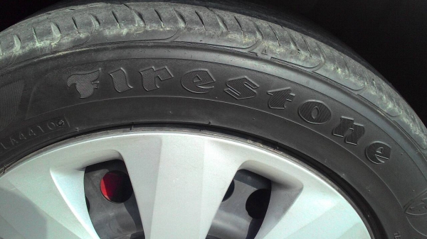 ล้อกะทะพร้อมยาง 185/55R15 ขนาด 4 รู100 ยาง firestoneมี2ล้อ tel.081-427-3941 ไอดีไลน์ autobot107 ล้อกะทะพร้อมยาง 185/55R15 ขนาด 4 รู100 ยาง firestoneมี2ล้อ tel.081-427-3941 ไอดีไลน์ autobot107