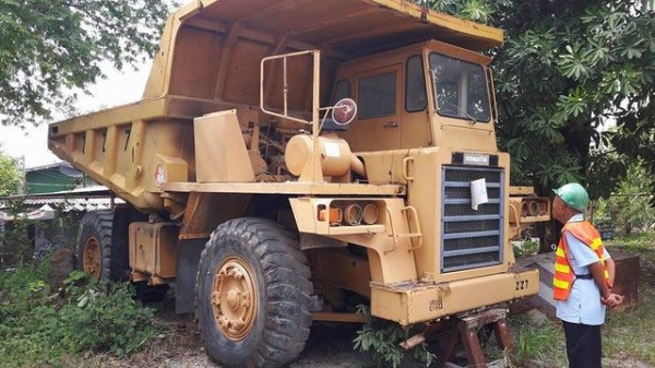 ขายรถบรรทุกหินใหญ่ 6 ล้อเบอร์ 227 ใช้งานได้เลยวิ่งอยู่ทุกวัน