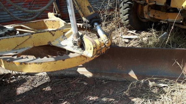 รถเกรด KOMATSU รุ่น GD 376 H สภาพพร้อมใช้งานพร้อมริปเปอร์