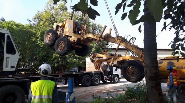 รถเกรด KOMATSU รุ่น GD 376 H สภาพพร้อมใช้งานพร้อมริปเปอร์