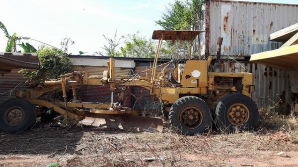 รถเกรด KOMATSU รุ่น GD 376 H สภาพพร้อมใช้งานพร้อมริปเปอร์