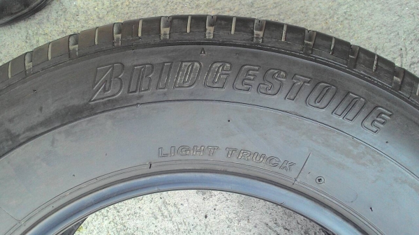 215/70R15 BRIDGESTONE R623 ยางอะไหล่ มี 1 เส้น tel.081-427-3941 ไลน์ไอดี autobot107 215/70R15 BRIDGESTONE R623 ยางอะไหล่ มี 1 เส้น tel.081-427-3941 ไลน์ไอดี autobot107
