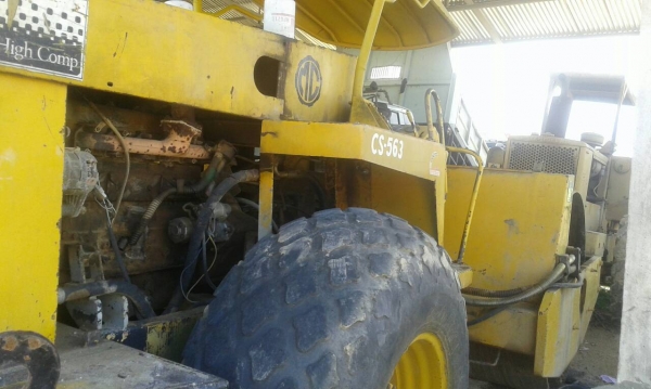 ขายรถบด CAT CS 563 เอกสารเล่มทะเบียน 2 เพลา 10 ตัน สั่นสะเทือน ราคา 550000