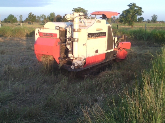 ขายรถเกี่ยวข้าว DC 68G