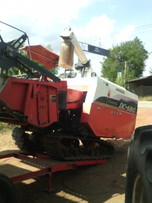 ขายรถเกี่ยวข้าว DC 68G