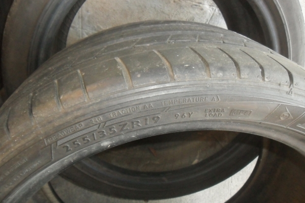 ยางขอบ19 สวยๆ ราคา เส้นละ 700 บาท เหมาเ 7 เส้น ราคา 3500 บาท