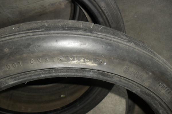 ยางขอบ19 สวยๆ ราคา เส้นละ 700 บาท เหมาเ 7 เส้น ราคา 3500 บาท