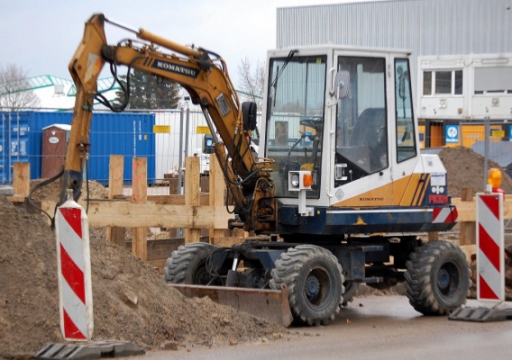 ขออนุญาตหา รถขุดล้อยาง komatsu pw20 หรือ pw30