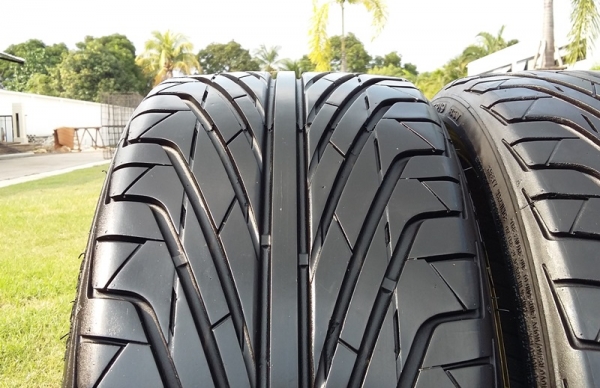 ยาง,215-35-19 Triangle ปี14สภาพใหม่มากหนึ่งคู่ 3,800 ยาง,215-35-19 Triangle ปี14สภาพใหม่มากหนึ่งคู่ 3,800