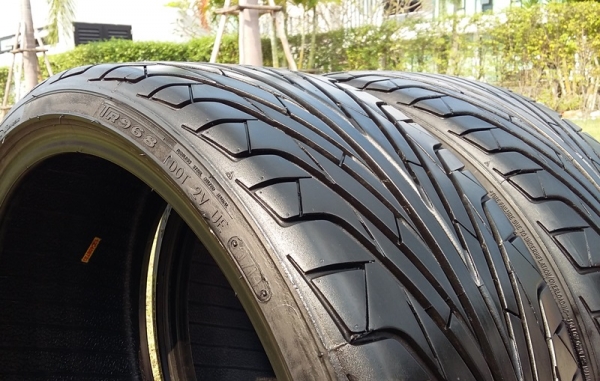 ยาง,215-35-19 Triangle ปี14สภาพใหม่มากหนึ่งคู่ 3,800 ยาง,215-35-19 Triangle ปี14สภาพใหม่มากหนึ่งคู่ 3,800