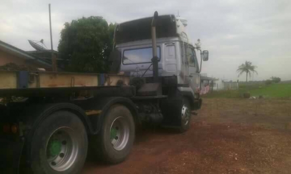 ขายหัวลากพร้อมหาง นิสสัน ยูดี เครื่อง 270 แรง รถพร้อมใช้ เล่มพร้อมโอน