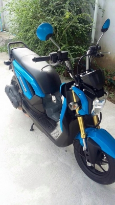ขาย Honda zoomer x ปี57 หัวฉีด ล้อแม็กแท้ ตัวใหม่ ไมล์แดง ชุดสีเดิมสีน้ำเงินตรงตามเล่ม เครื่องกริบ เฟืองท้ายไม่มีหอน น้ำมันเครื่องเปลี่ยนมาใหม่ เอาไปขี่ได้เลย เสียตังเติมน้ำมันอย่างเดียวครับ เอกสารพร้อมโอนทะเบียนครบ มาดูรถได้ที่ดอนเมือง กรุงเทพ ราคา 31500