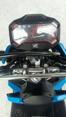 ขาย Honda zoomer x ปี57 หัวฉีด ล้อแม็กแท้ ตัวใหม่ ไมล์แดง ชุดสีเดิมสีน้ำเงินตรงตามเล่ม เครื่องกริบ เฟืองท้ายไม่มีหอน น้ำมันเครื่องเปลี่ยนมาใหม่ เอาไปขี่ได้เลย เสียตังเติมน้ำมันอย่างเดียวครับ เอกสารพร้อมโอนทะเบียนครบ มาดูรถได้ที่ดอนเมือง กรุงเทพ ราคา 31500