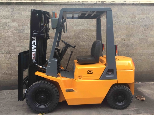 ขาย รถโฟล์คลิฟท์ TCM 2.5 ตัน เกียคลัช