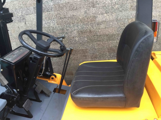 ขาย รถโฟล์คลิฟท์ TCM 2.5 ตัน เกียคลัช