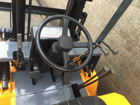 ขาย รถโฟล์คลิฟท์ TCM 2.5 ตัน เกียคลัช