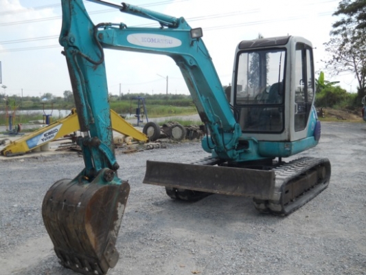 ขายรถแบคโฮเก่าญี่ปุ่น komatsu pc40-7หัวเก๋งสนใจติดต่อสอบถาม 092-3309229 อี๊ด