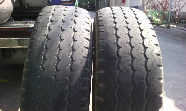 215/75R16C  MAXXIS TRUCMAXX UE-168 ปีใหม่ๆ ปี2014 ไม่มีปะ มี 2 เส้น tel.081-427-3941 ไอดีไลน์ autobot107
