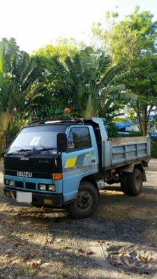 รถบรรทุก 6 ล้อดัมพ์ ISUZU NKR  ปีจดทะเบียน 2548