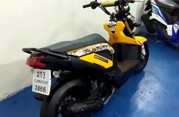 ZOOMER สีเหลือง สียอดฮิต มาพร้อมชุดแต่งสุดเท่จากศูนย์ รถเดือน ก.พ. ปี57 ไมล์ 4 พันโล ฟรีโอน แถม 5 รายการ 35900