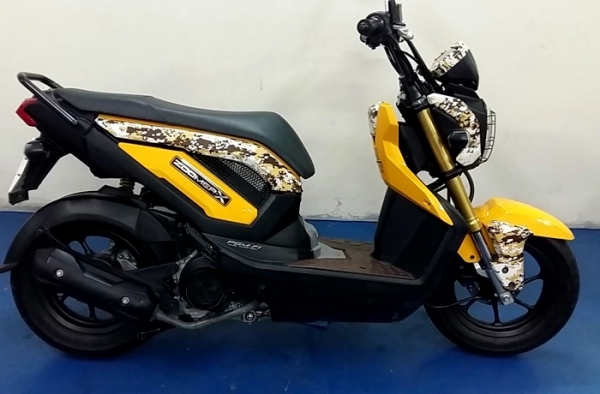 ZOOMER สีเหลือง สียอดฮิต มาพร้อมชุดแต่งสุดเท่จากศูนย์ รถเดือน ก.พ. ปี57 ไมล์ 4 พันโล ฟรีโอน แถม 5 รายการ 35900