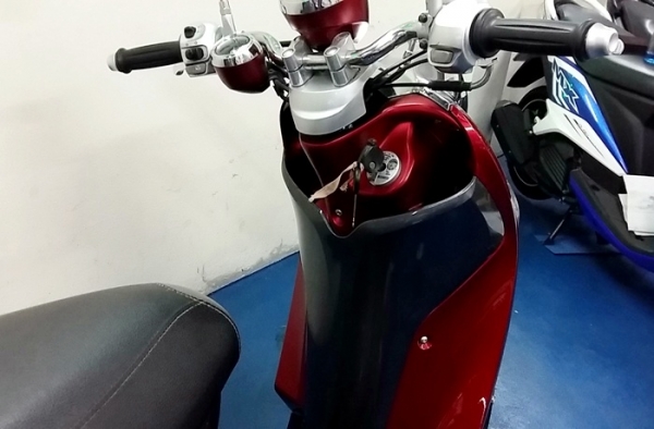 Fino i ลายพรีเมี่ยม สีแดงเทาลายใหม่ เครื่องยนต์ หัวฉีด กระบอกสูบไดอะซิล รถเดือน ก.ย. ปี57 ไมล์ 4 พันโล แถม 4 รายการ 29900