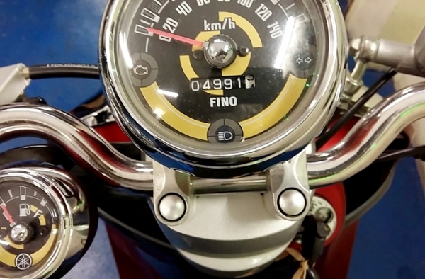 Fino i ลายพรีเมี่ยม สีแดงเทาลายใหม่ เครื่องยนต์ หัวฉีด กระบอกสูบไดอะซิล รถเดือน ก.ย. ปี57 ไมล์ 4 พันโล แถม 4 รายการ 29900