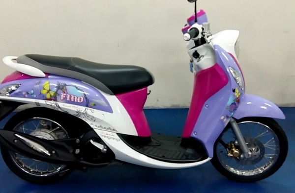 Fino i ลายแฟร์ชั่น ลายใหม่ สีม่วงขาว หัวฉีด กระบอกสูบไดอะซิล รถเดือน กันยายน ปี57 ไมล์ 6พันโล แถม 4 รายการ 28900