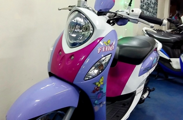 Fino i ลายแฟร์ชั่น ลายใหม่ สีม่วงขาว หัวฉีด กระบอกสูบไดอะซิล รถเดือน กันยายน ปี57 ไมล์ 6พันโล แถม 4 รายการ 28900