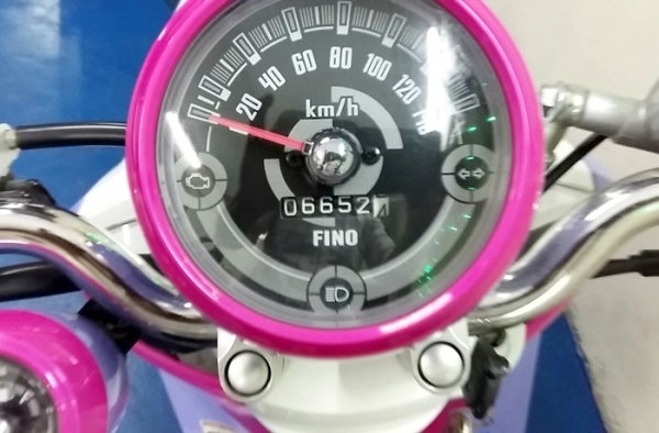 Fino i ลายแฟร์ชั่น ลายใหม่ สีม่วงขาว หัวฉีด กระบอกสูบไดอะซิล รถเดือน กันยายน ปี57 ไมล์ 6พันโล แถม 4 รายการ 28900