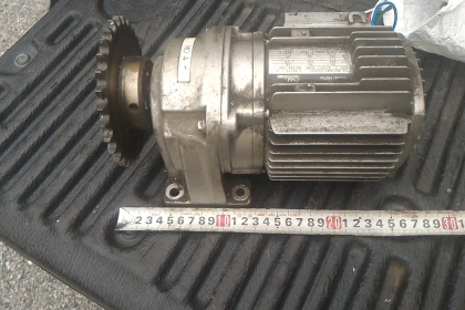 มอเตอร์เกียร์ทด FUJI ขนาด 200 W. ทดแล้วหมุนที่ 60 รอบต่อนาที แรงบิดเยอะต่อใช้ไฟบ้าน 220 V.ได้