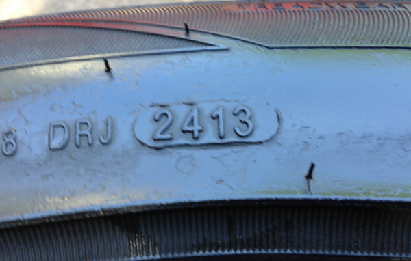 ยาง DERUIBO 265 50 20 กลางปี13 ไม่มีปะ ราคาไม่แพง