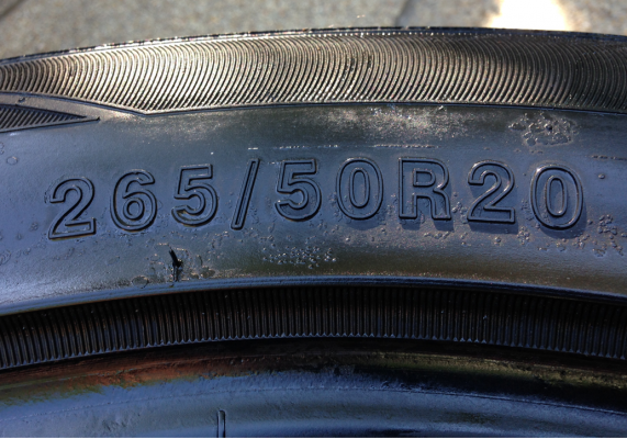 ยาง DERUIBO 265 50 20 กลางปี13 ไม่มีปะ ราคาไม่แพง