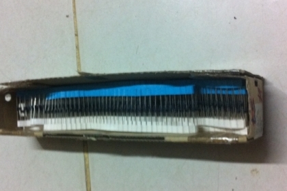 ไดโอด การทำงานเปลี่ยนกระแสสลับเป็นกระแสตรง ของใหม่ในแพ็คมีสองกล่อง นำไปใช้งานได้เลยทั่วไป  มีสองแบบ ตามภาพที่ถ่ายให้