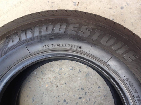ยาง Bridgstone 215-70-15 ปี 14 ครบชุด 4 เส้น 5500 สภาพสวยๆไม่บวมดอกยางเหลือเยอะวิ่งใด้อีกนานค่ะ ยาง Bridgstone 215-70-15 ปี 14 ครบชุด 4 เส้น 5500 สภาพสวยๆไม่บวมดอกยางเหลือเยอะวิ่งใด้อีกนานค่ะ