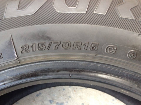 ยาง Bridgstone 215-70-15 ปี 14 ครบชุด 4 เส้น 5500 สภาพสวยๆไม่บวมดอกยางเหลือเยอะวิ่งใด้อีกนานค่ะ ยาง Bridgstone 215-70-15 ปี 14 ครบชุด 4 เส้น 5500 สภาพสวยๆไม่บวมดอกยางเหลือเยอะวิ่งใด้อีกนานค่ะ