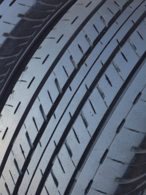 ยาง Bridgstone 205-70-15 ปี 13 2 เส้น 2200 สภาพสวยๆไม่บวมดอกยางเหลือเยอะวิ่งใด้อีกนานค่ะ