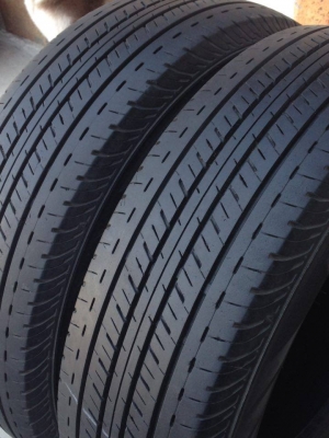 ยาง Bridgstone 205-70-15 ปี 13 2 เส้น 2200 สภาพสวยๆไม่บวมดอกยางเหลือเยอะวิ่งใด้อีกนานค่ะ