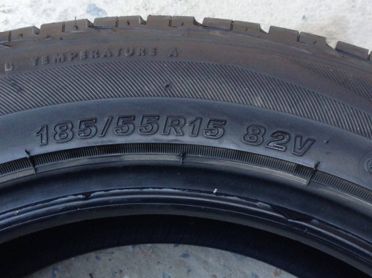 ยาง Bridgstone 185-55-15 ปี 12 2 เส้น 1500 สภาพสวยๆไม่มีปะไม่บวมดอกยางเหลือเยอะวิ่งใด้อีกนานค่ะ