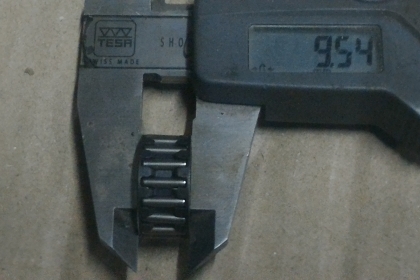 ตลับลูกปืนแบบทรงกระบอกใช้กับเพลาขนาด 16 มม.และรูที่สวม 20 มม. เรียงตามแนวแกนของใหม่ (มี 60 ตัว)