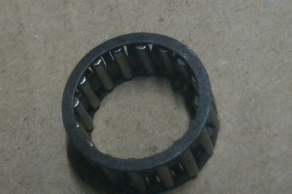 ตลับลูกปืนแบบทรงกระบอกใช้กับเพลาขนาด 16 มม.และรูที่สวม 20 มม. เรียงตามแนวแกนของใหม่ (มี 60 ตัว)