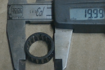 ตลับลูกปืนแบบทรงกระบอกใช้กับเพลาขนาด 16 มม.และรูที่สวม 20 มม. เรียงตามแนวแกนของใหม่ (มี 60 ตัว)