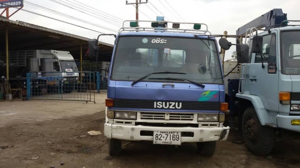 6ล้อเครน195แรง 5 ตัน 3 ชัก ยาง 8.25 กระบะยาว 6.20 คัสซีสวยพร้อมใช้งาน