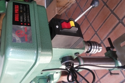 สว่านแท่น SUPER  KING ความสูง 85 ซม หัวจับดอกได้ถึง 13 มม.ขนาดกำลังมอเตอร์ 375W. . แถมปากกาจับชิ้นงานให้