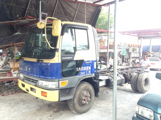 รถบรรทุก 6 ล้อ HINO